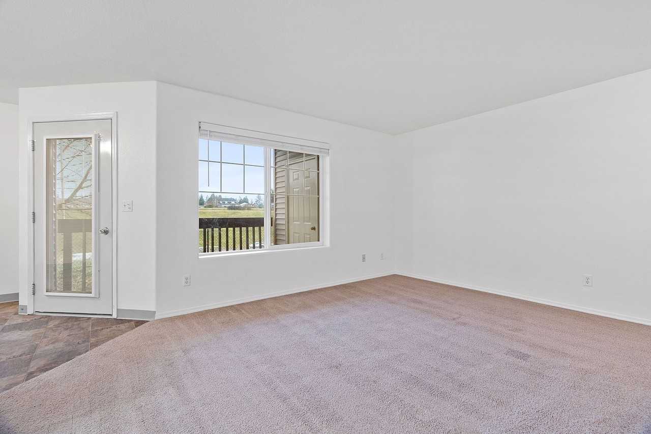 Sir James Apartments - Photo 4 of 15