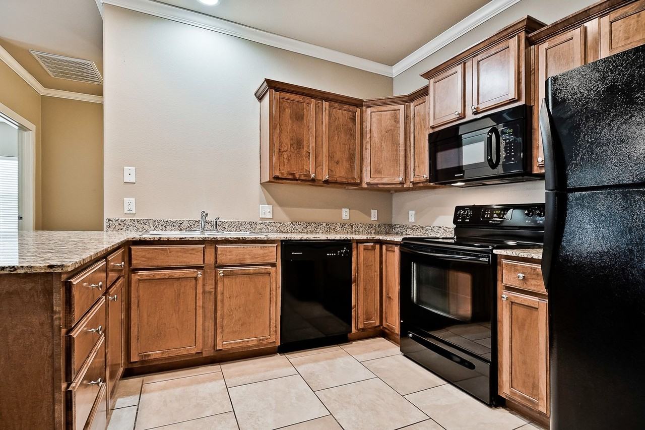 Rochester Circle - Photo 2 of 43