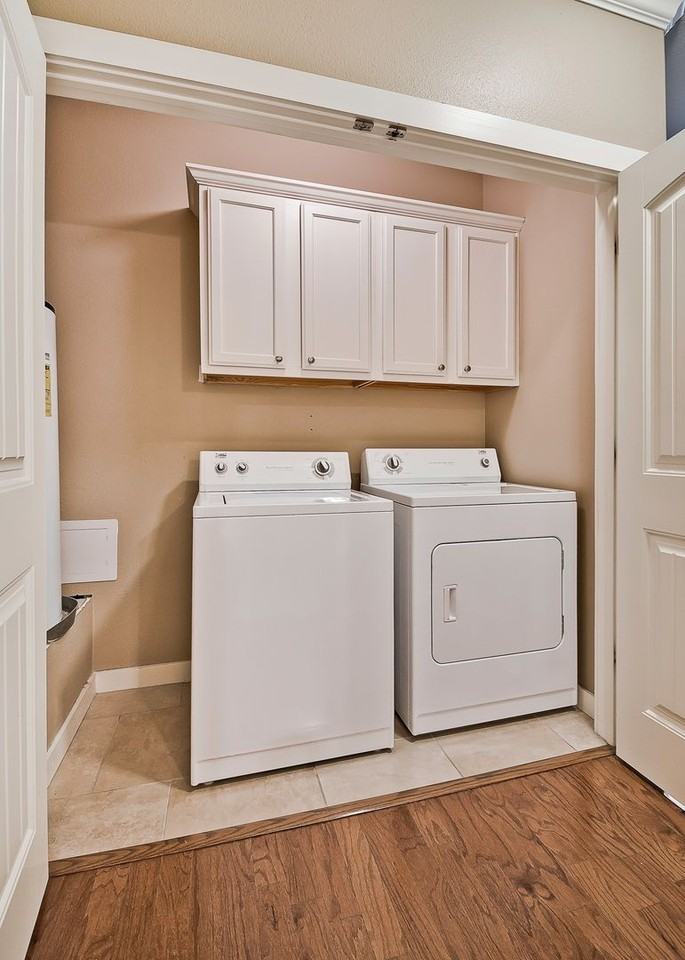 Rochester Circle - Photo 7 of 43