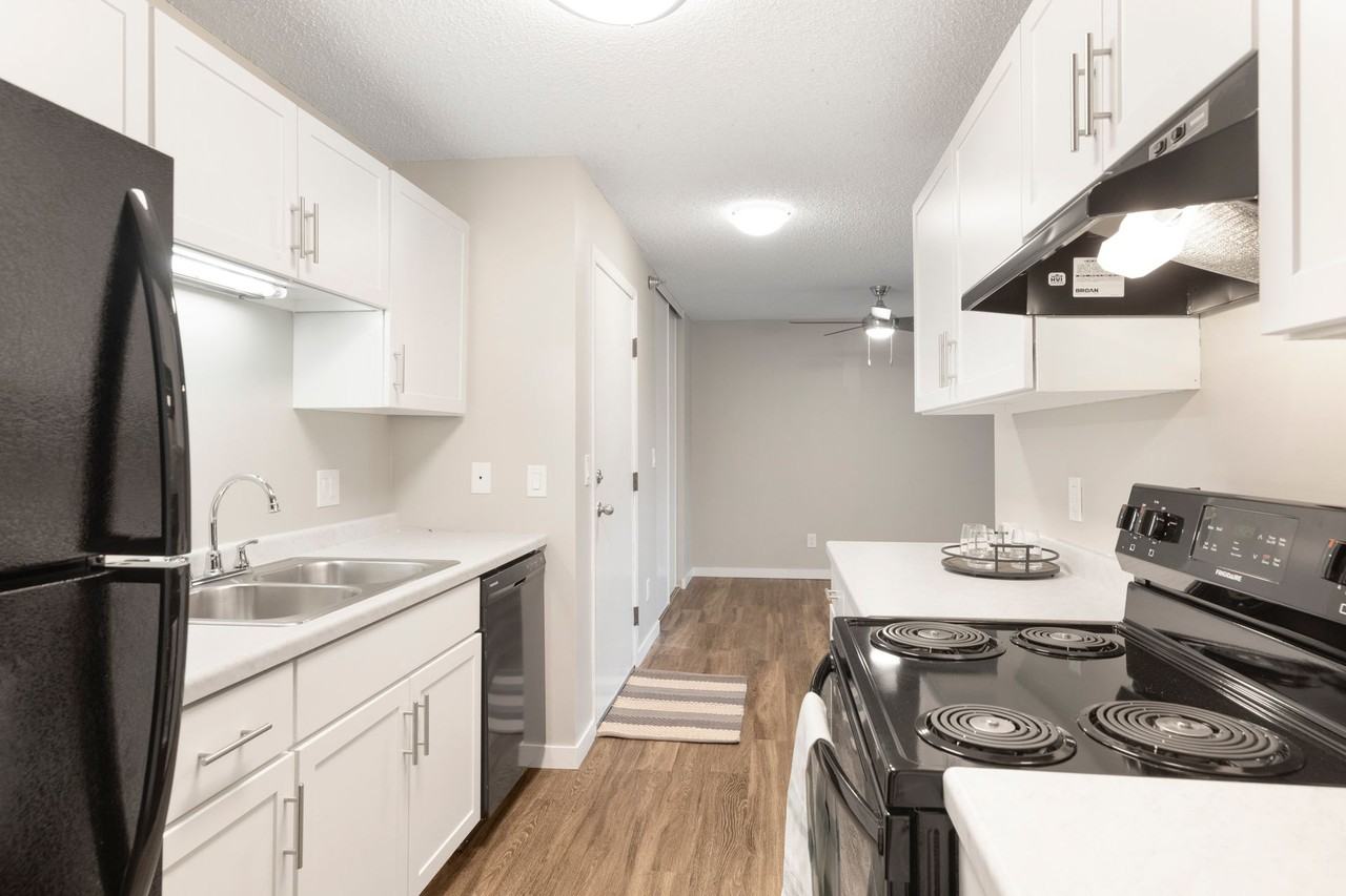 Hillcrest Place Apartments - Photo 4 of 50