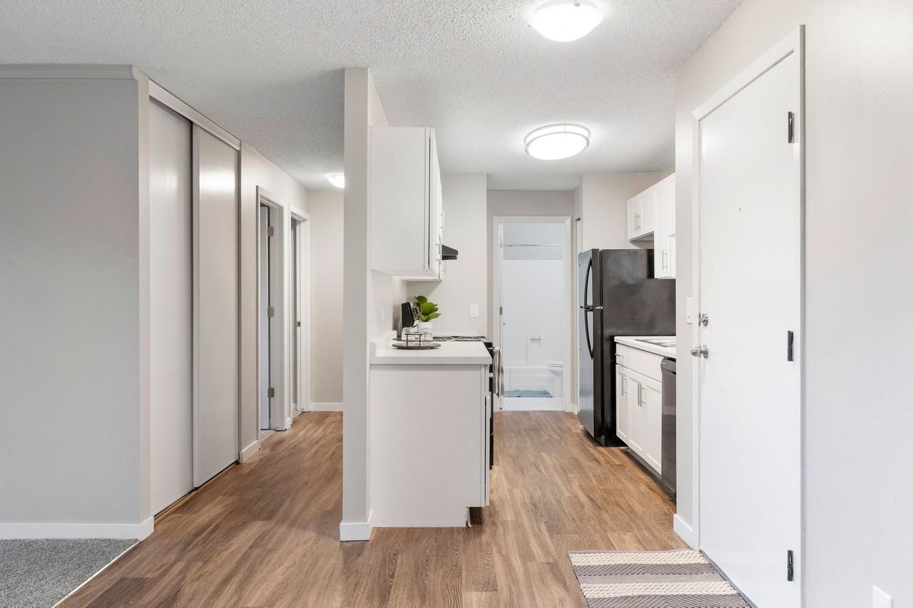 Hillcrest Place Apartments - Photo 5 of 50