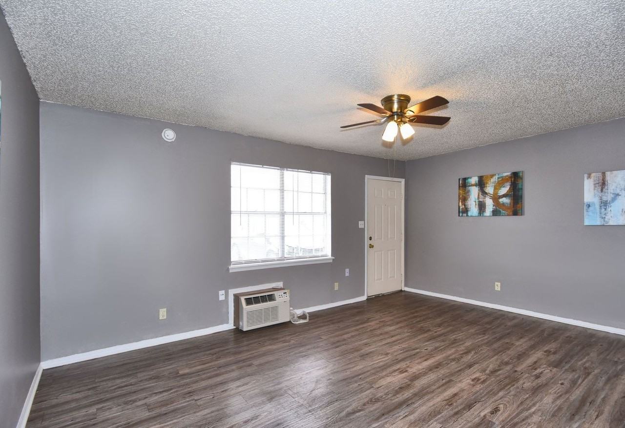 South Point Apartments - Photo 2 of 11