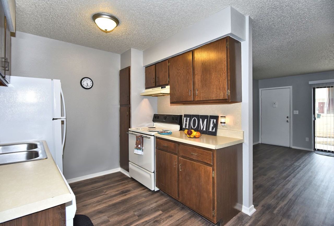 Shady Hollow - Photo 5 of 30