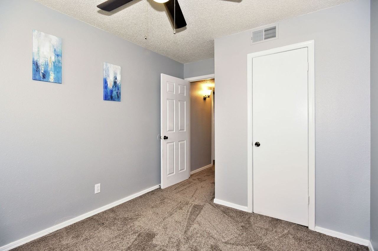 Shady Hollow - Photo 6 of 30