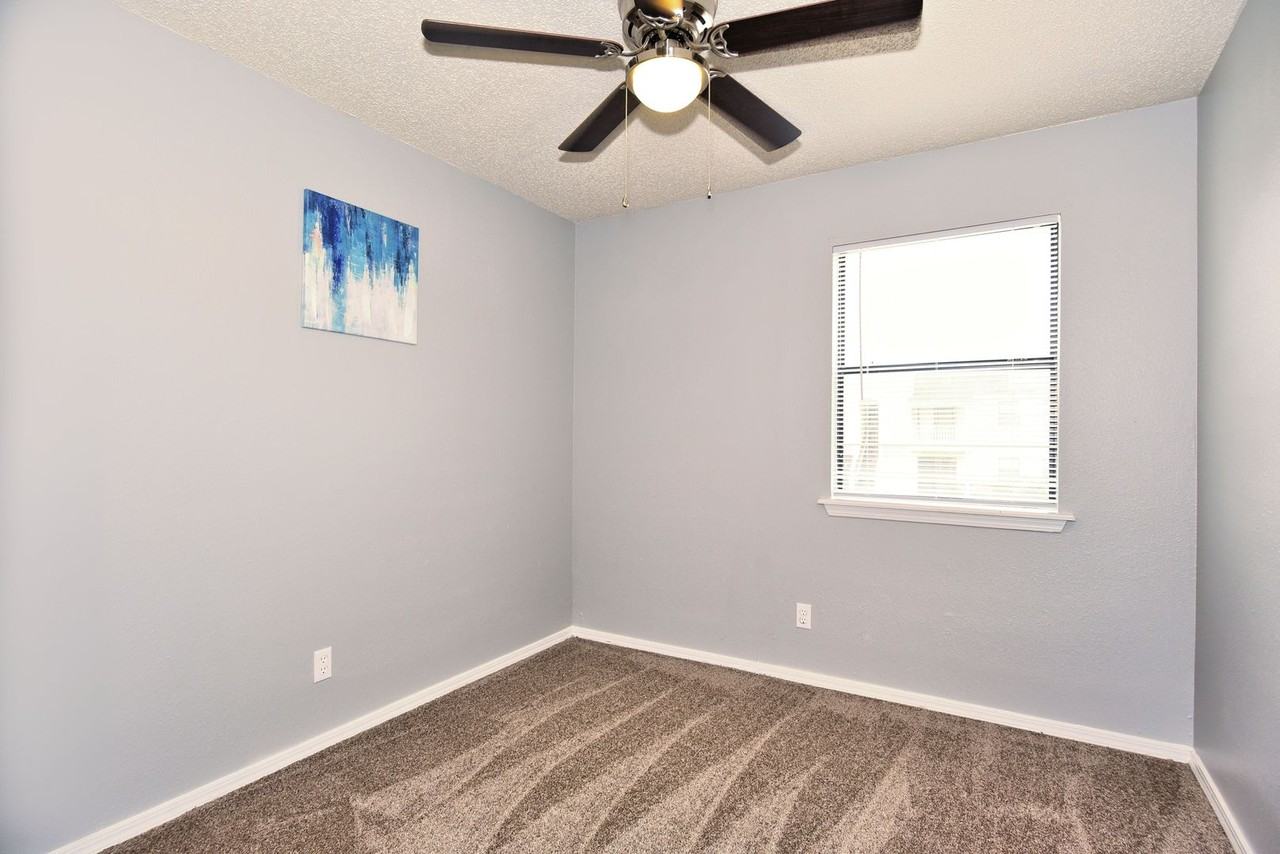 Shady Hollow - Photo 7 of 30