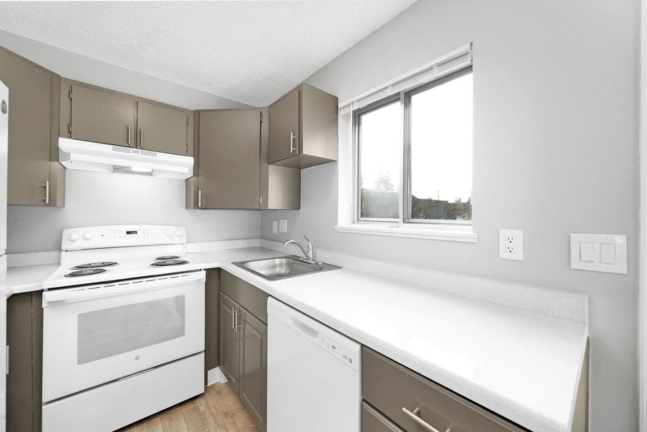 Wetherburne Square Townhomes - Photo 4 of 39