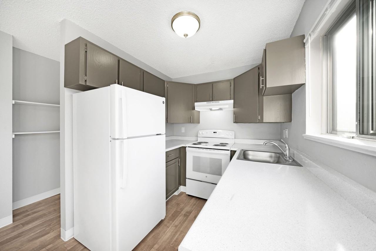 Wetherburne Square Townhomes - Photo 5 of 39