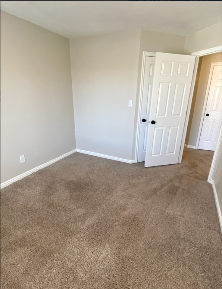 Creekside Townhomes - Photo 7 of 47