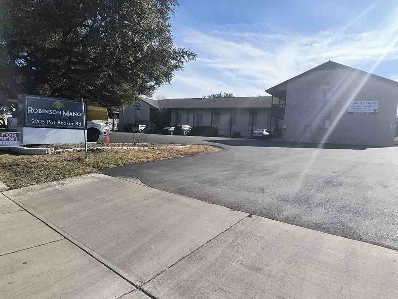 Robinson Manor Apartments - Photo 6 of 9