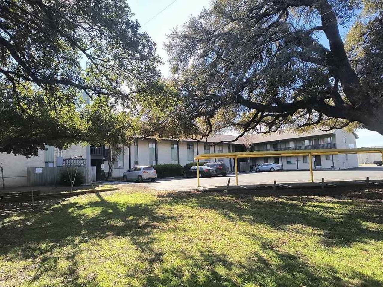 Robinson Manor Apartments - Photo 7 of 9