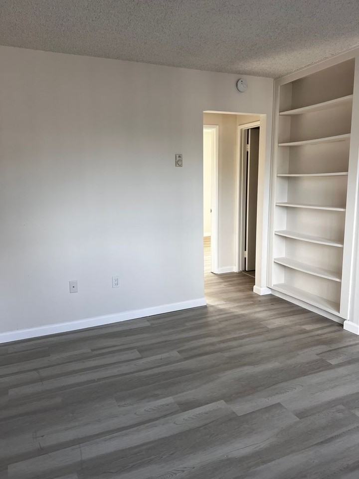 Vista Capri Apartments in Kearny Mesa - Photo 6 of 41