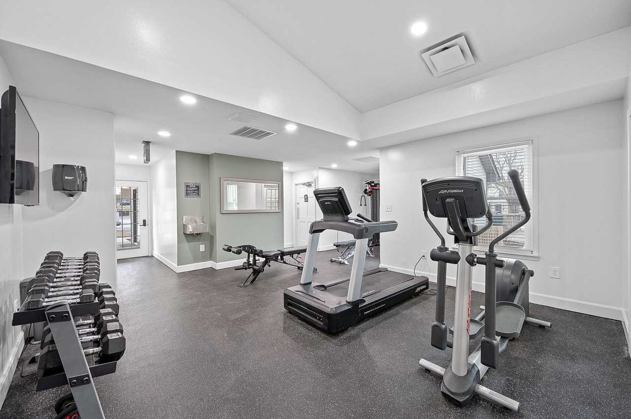 860 East - Photo 4 of 46