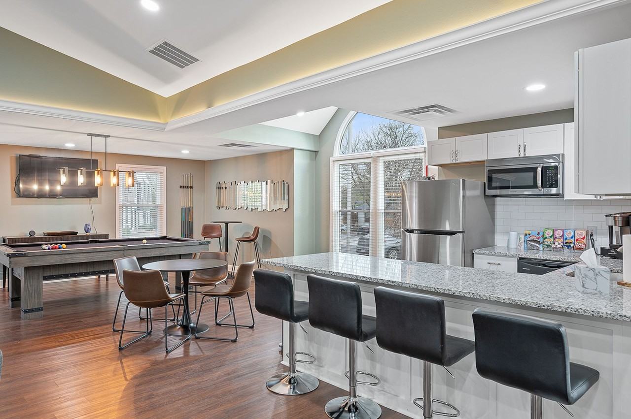 860 East - Photo 3 of 46