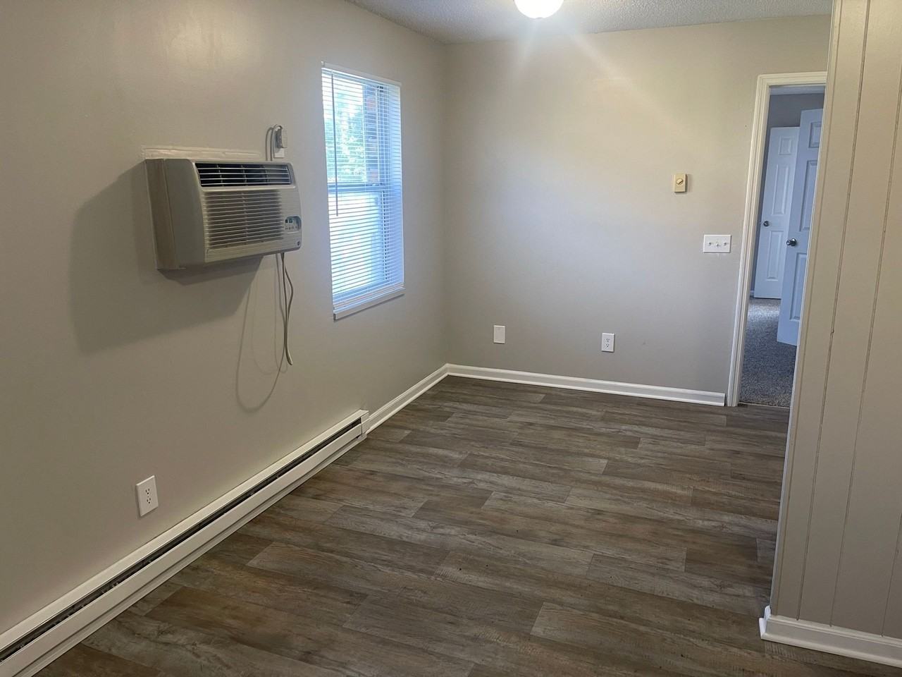 Colonial Park I - Photo 2 of 6