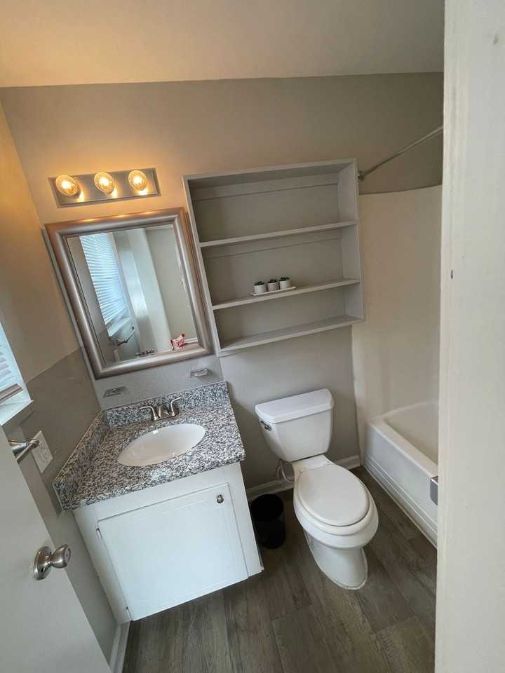 Colonial Park I - Photo 4 of 6