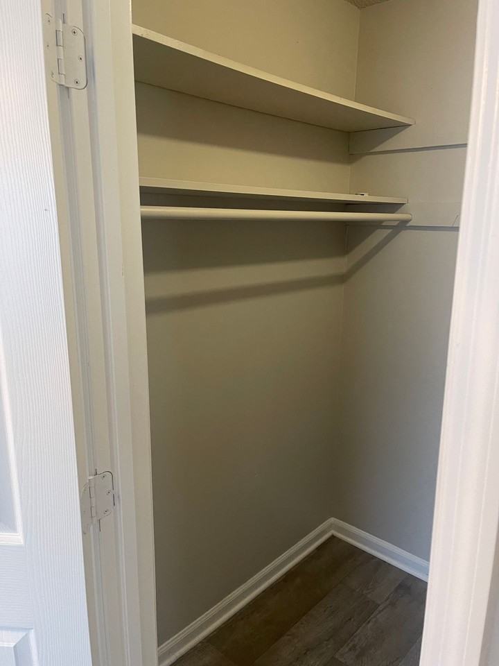 Colonial Park I - Photo 6 of 6