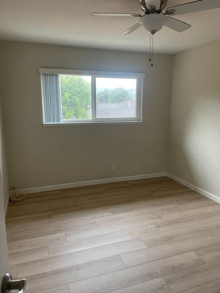 175 - 4860 Northlawn Dr - Photo 7 of 9