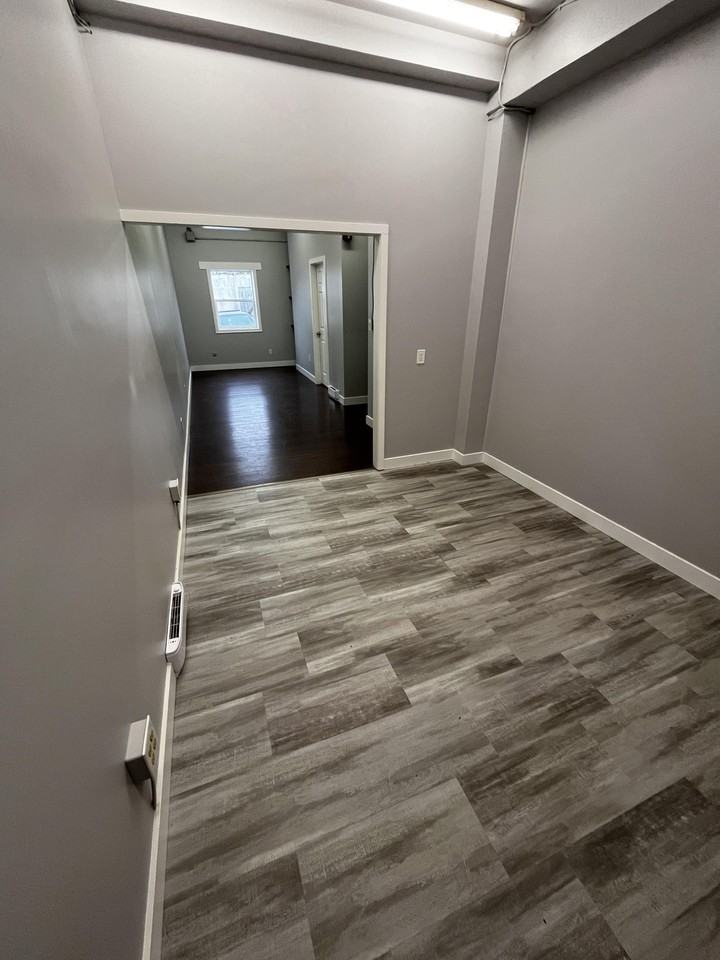 152 Saint Paul Crescent - Photo 3 of 13