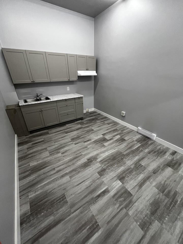 152 Saint Paul Crescent - Photo 2 of 13