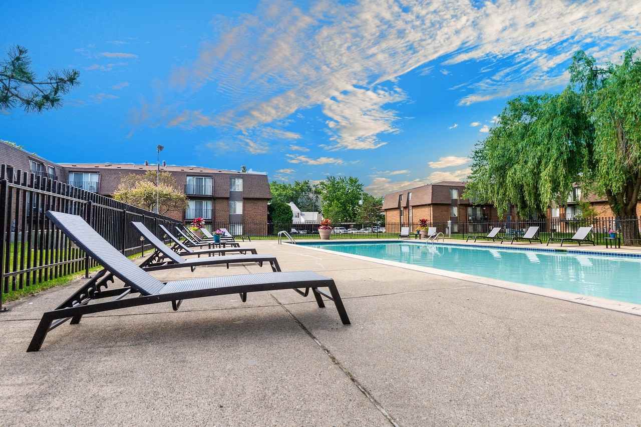 Drawbridge Apartments East 36420 Union Lake Rd, Mount Clemens, MI