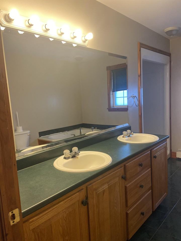 9549 10298-1 Trunk 3 #1 - Photo 3 of 20