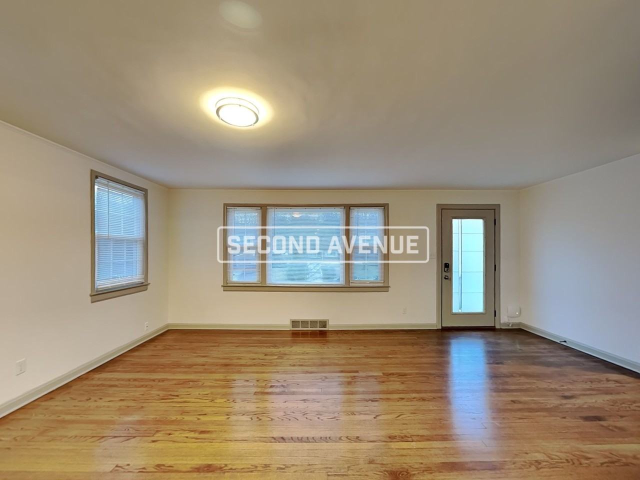 3062 Westwood Northern Blvd - Photo 4 of 18