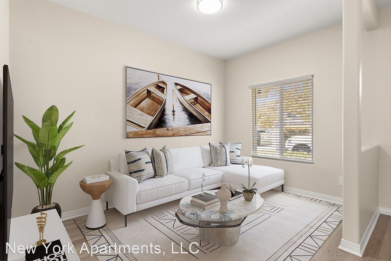 Lighthouse Townhomes - Hemet, CA - Photo 3 of 41