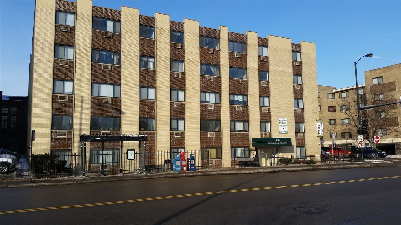 Foster Beach Apartments - Photo 2 of 3