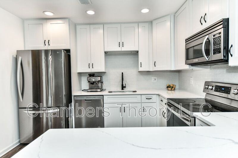 1110 N Randolph St - Photo 2 of 33