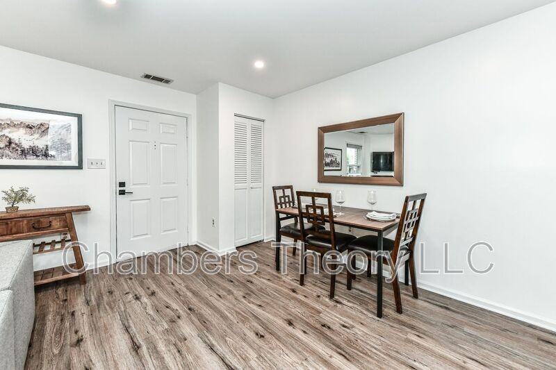 1110 N Randolph St - Photo 7 of 33