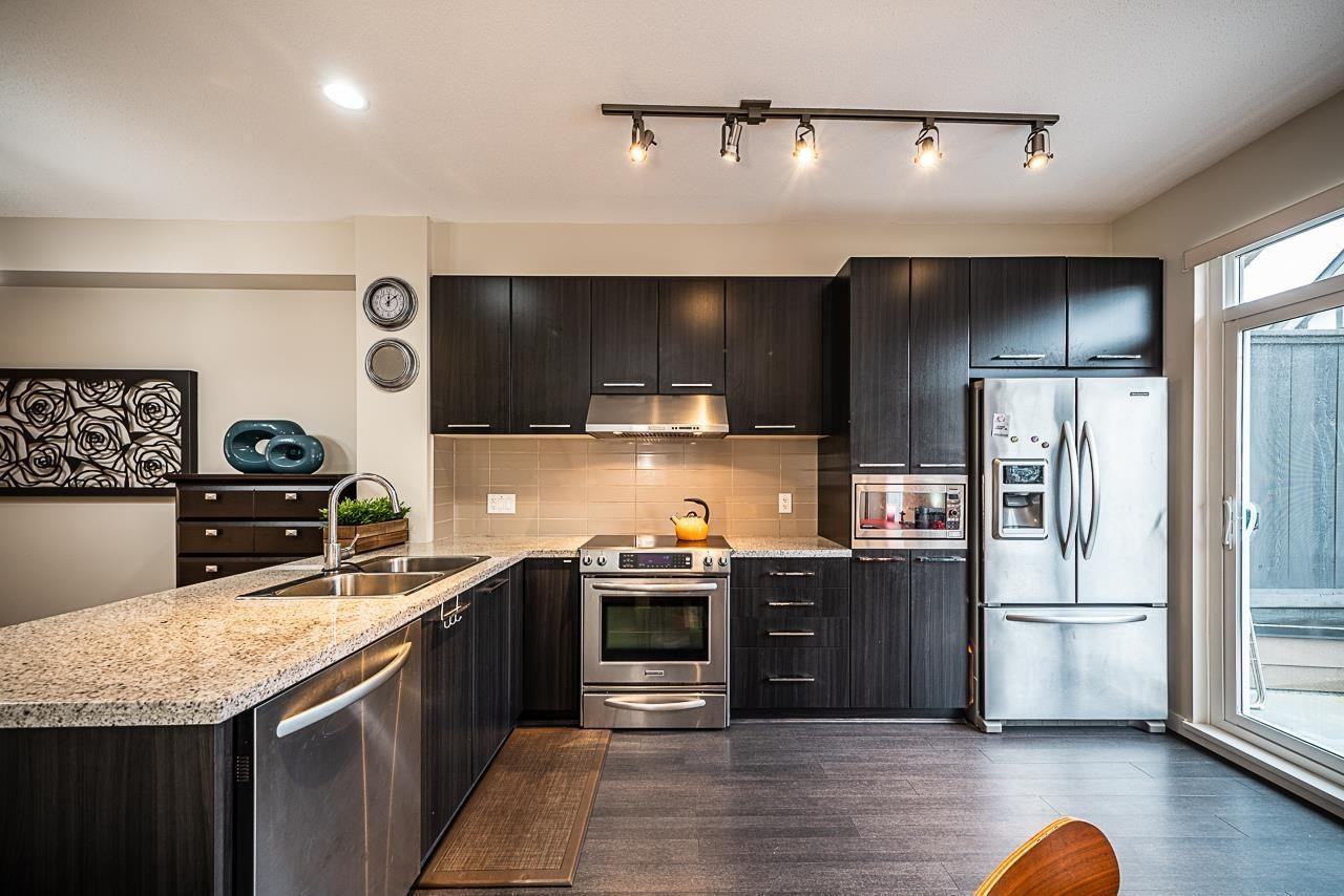 1338 Hames Crescent - Photo 3 of 28