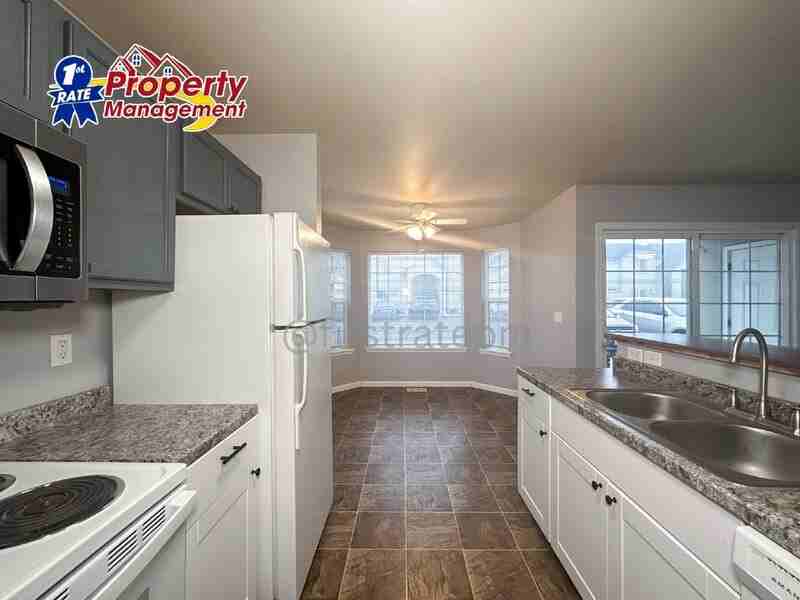 10042 W Garverdale Ln #102 - Photo 5 of 22