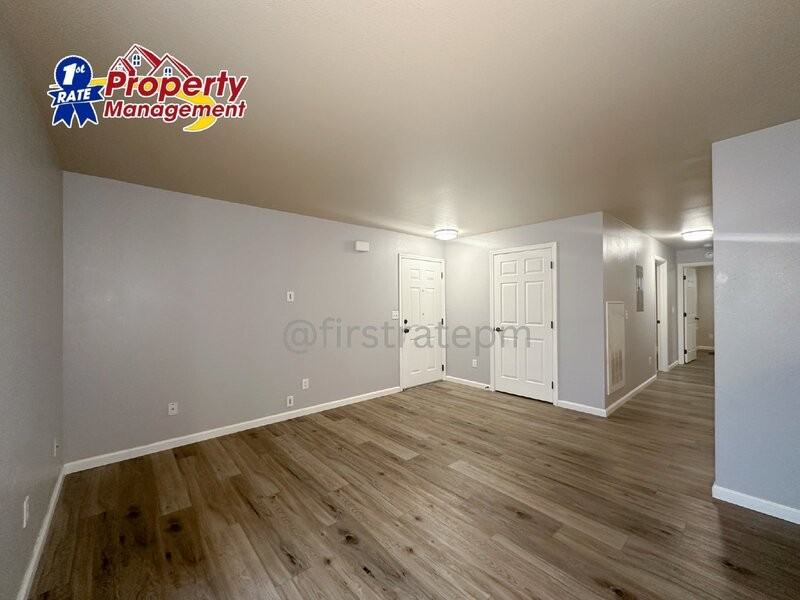 10042 W Garverdale Ln #102 - Photo 7 of 22