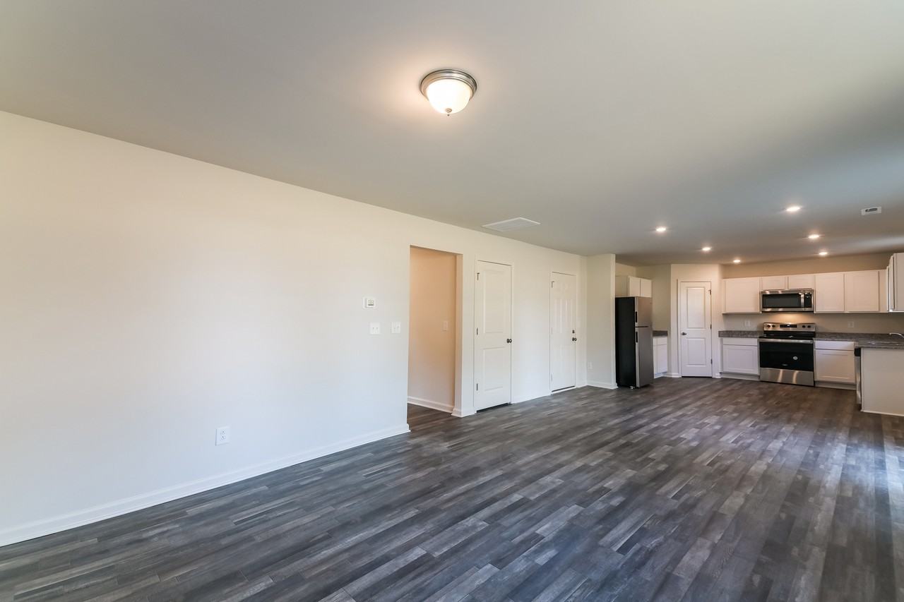 200 Spencer Dr - Photo 3 of 17