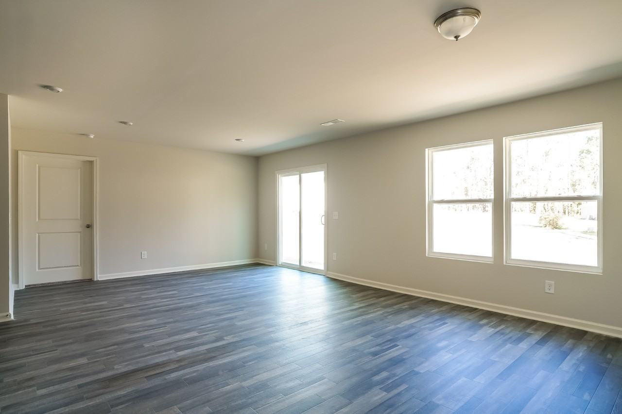 676 Savanac St SE - Photo 3 of 29