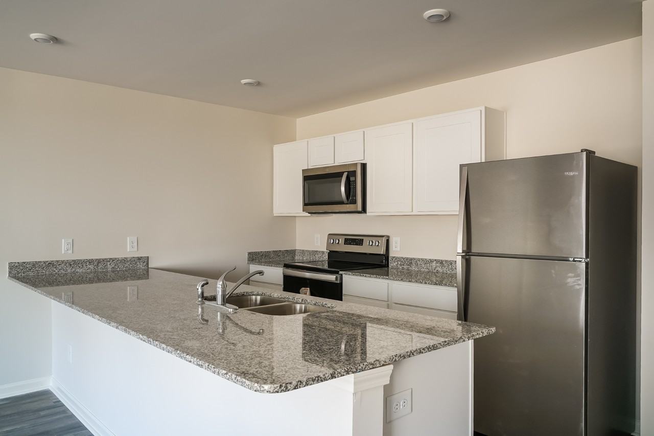 676 Savanac St SE - Photo 6 of 29