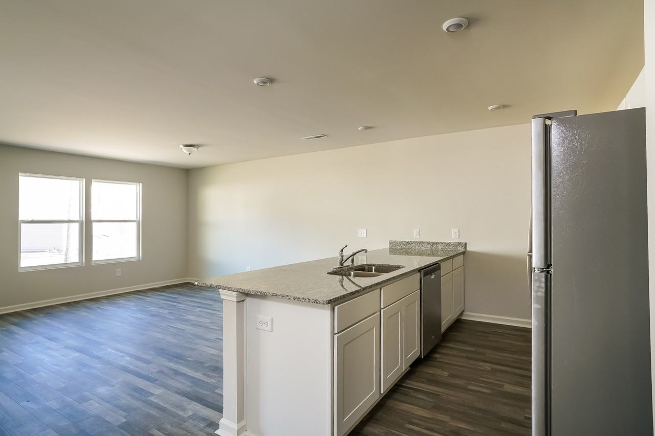676 Savanac St SE - Photo 7 of 29