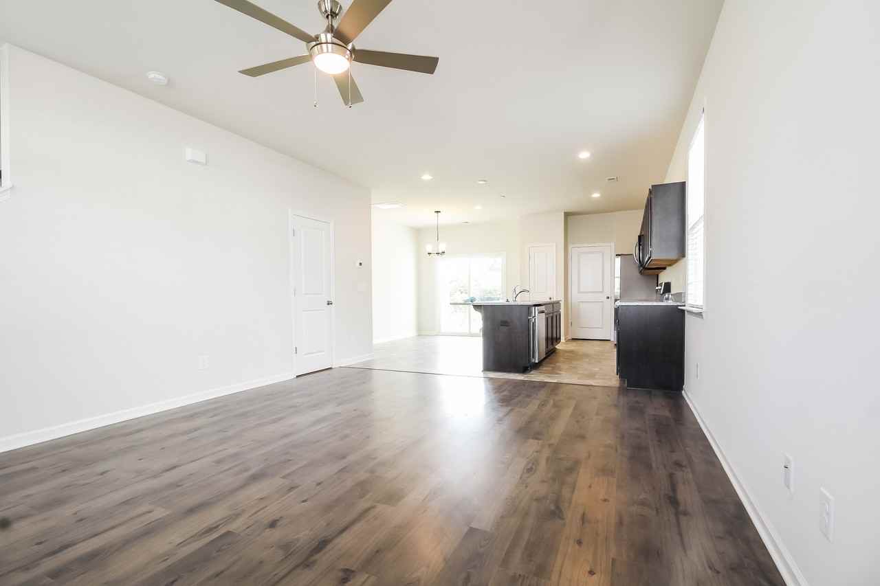 120 Valley Creek Dr - Photo 2 of 18