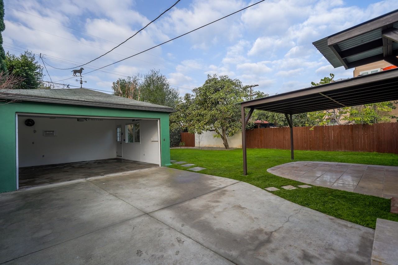 2587 South Westgate Avenue - Photo 6 of 29