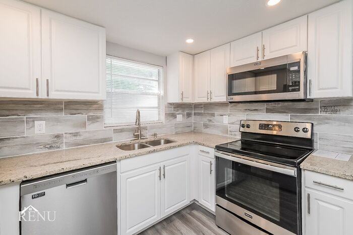 4753 Daphne St - Photo 3 of 17