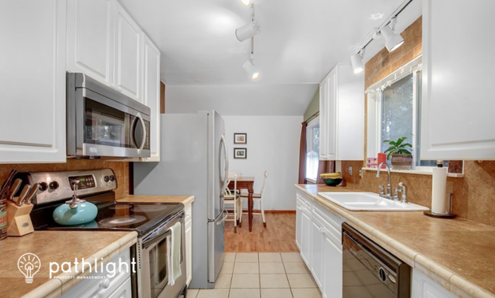 420 Sw Forest Pl - Photo 2 of 13