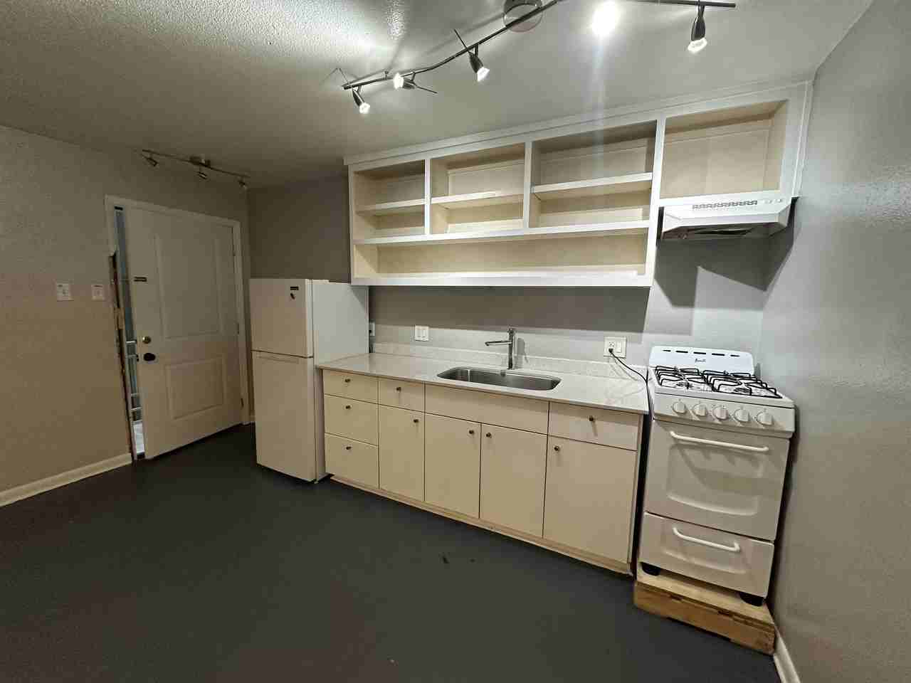 219 West Alabama - 31 #31 - Photo 3 of 20