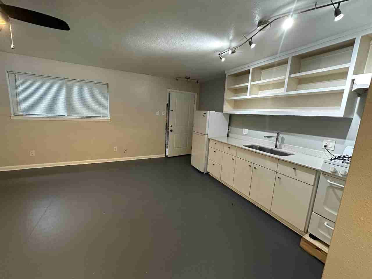 219 West Alabama - 31 #31 - Photo 5 of 20