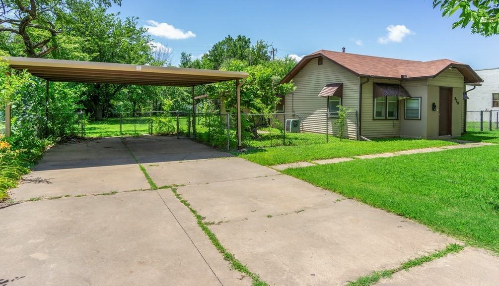 220 Ne 3rd St #1 - Photo 3 of 14