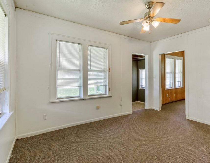 220 Ne 3rd St #1 - Photo 6 of 14