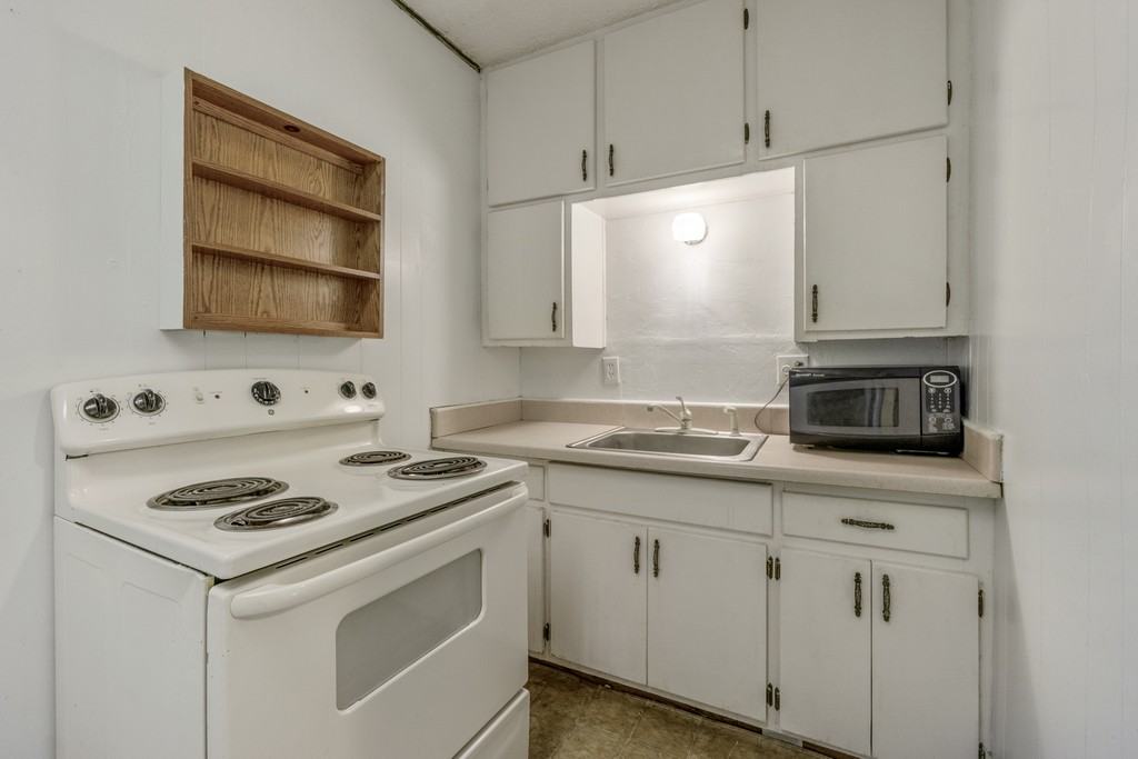 220 Ne 3rd St #1 - Photo 7 of 14