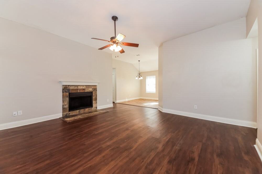 423 Trout St - Photo 3 of 16