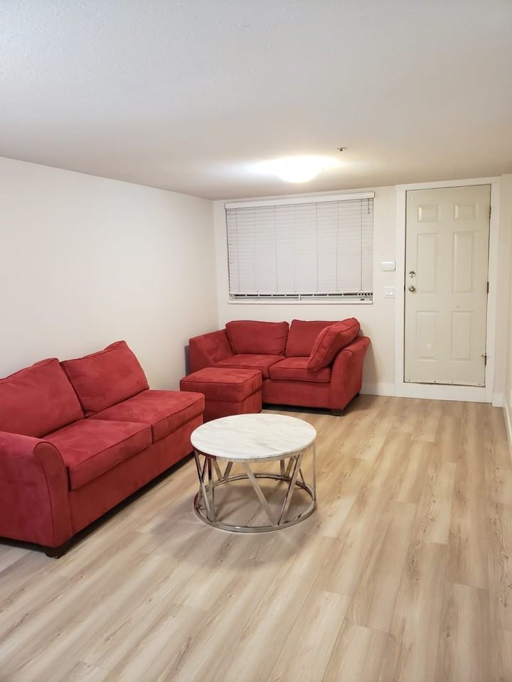 2078 East 45th Avenue, Vancouver, BC V5P 1N8 1 Bedroom House for 1,750