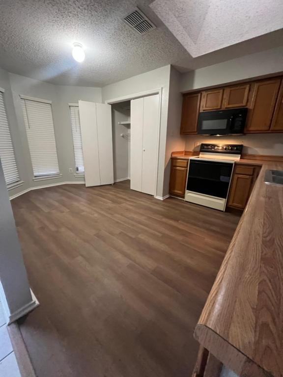 1116 Morningside Ct - Photo 5 of 12