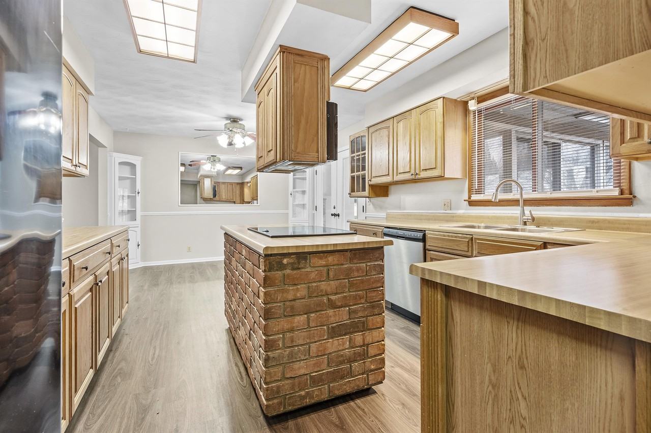 5225 Jeffs Doty Rd - Photo 3 of 13